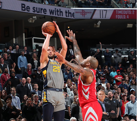 加拿大男篮鏖战火箭，贝弗利三分雨点燃全场的简单介绍