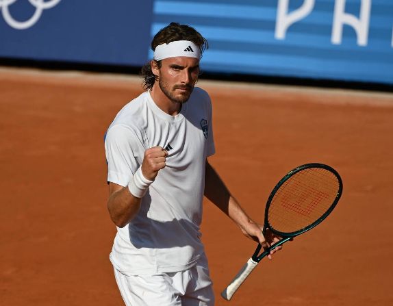 美国网球队险胜世界网球队，西西帕斯爆发神勇