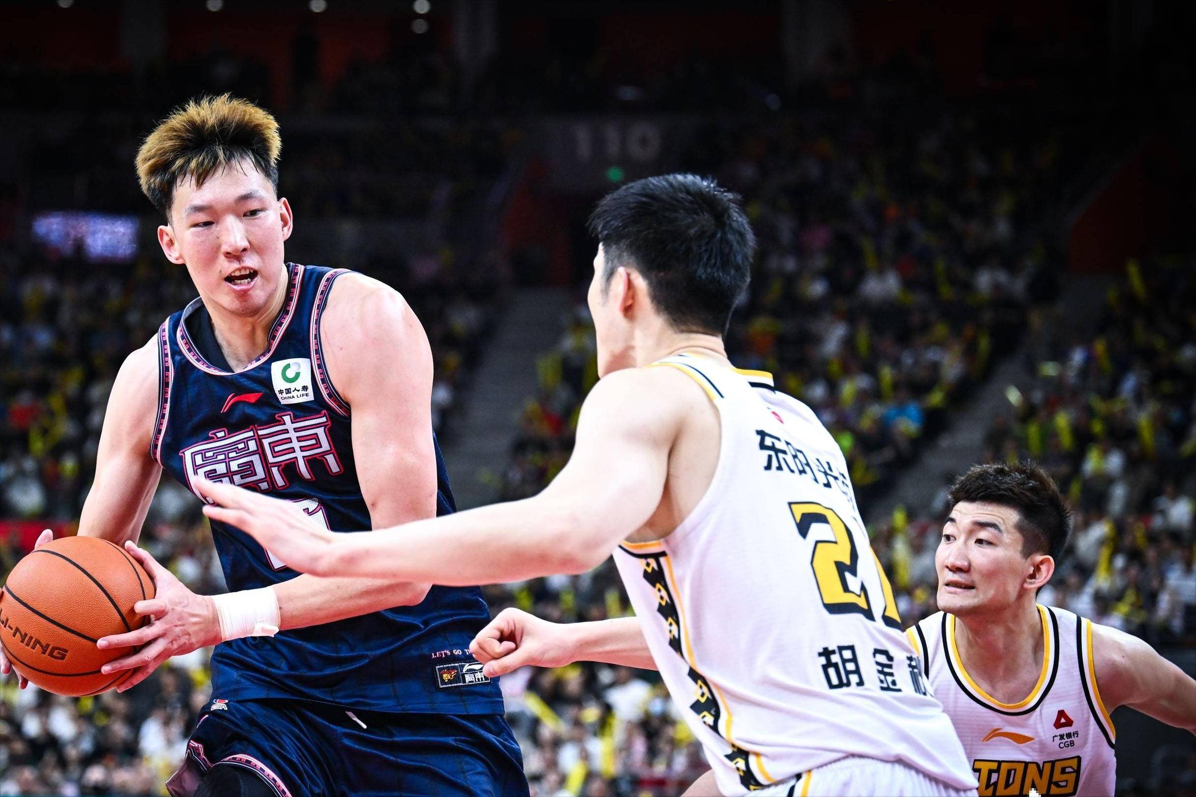 勇士碾压广东队，周琦关键制胜