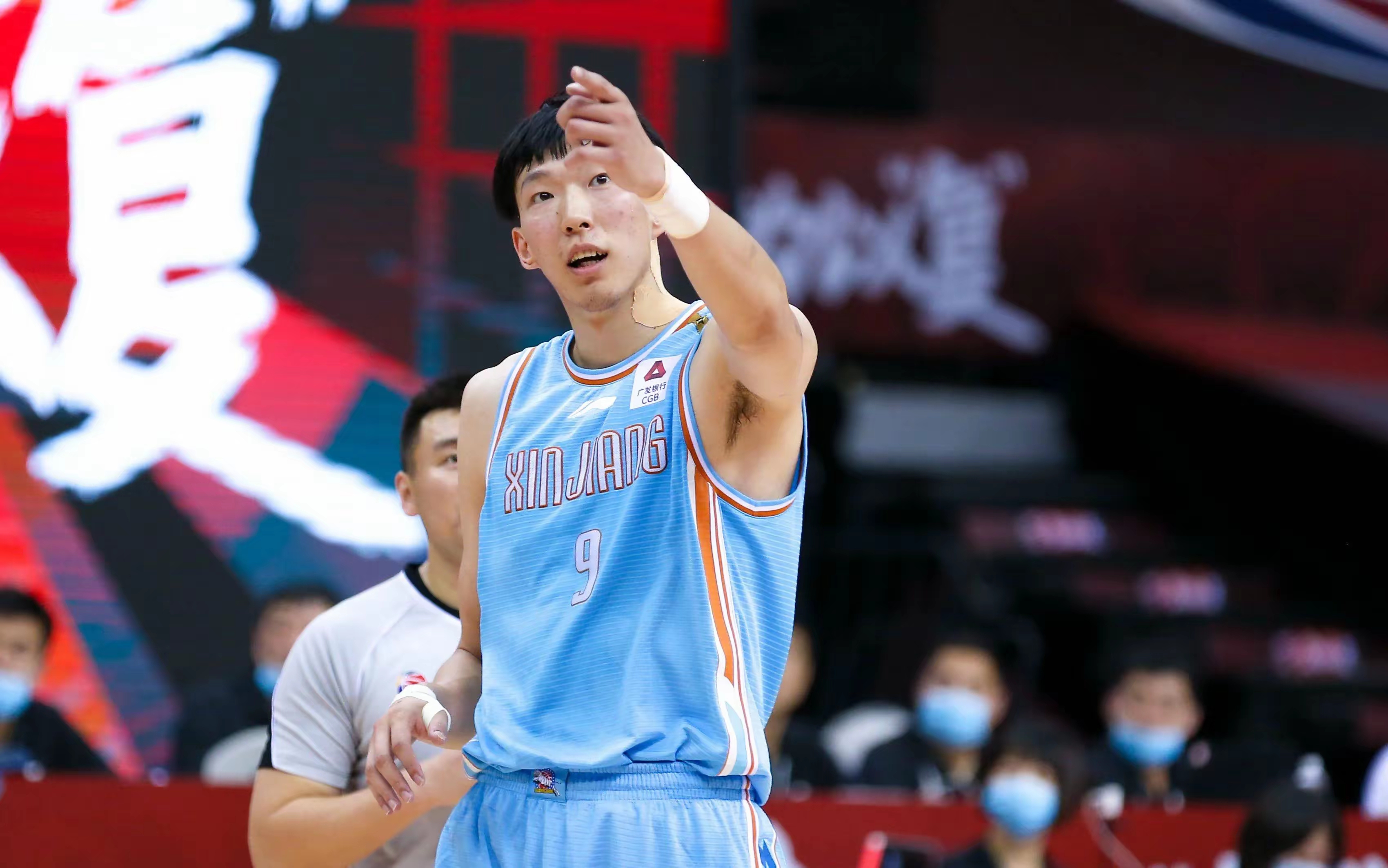 勇士碾压广东队，周琦关键制胜