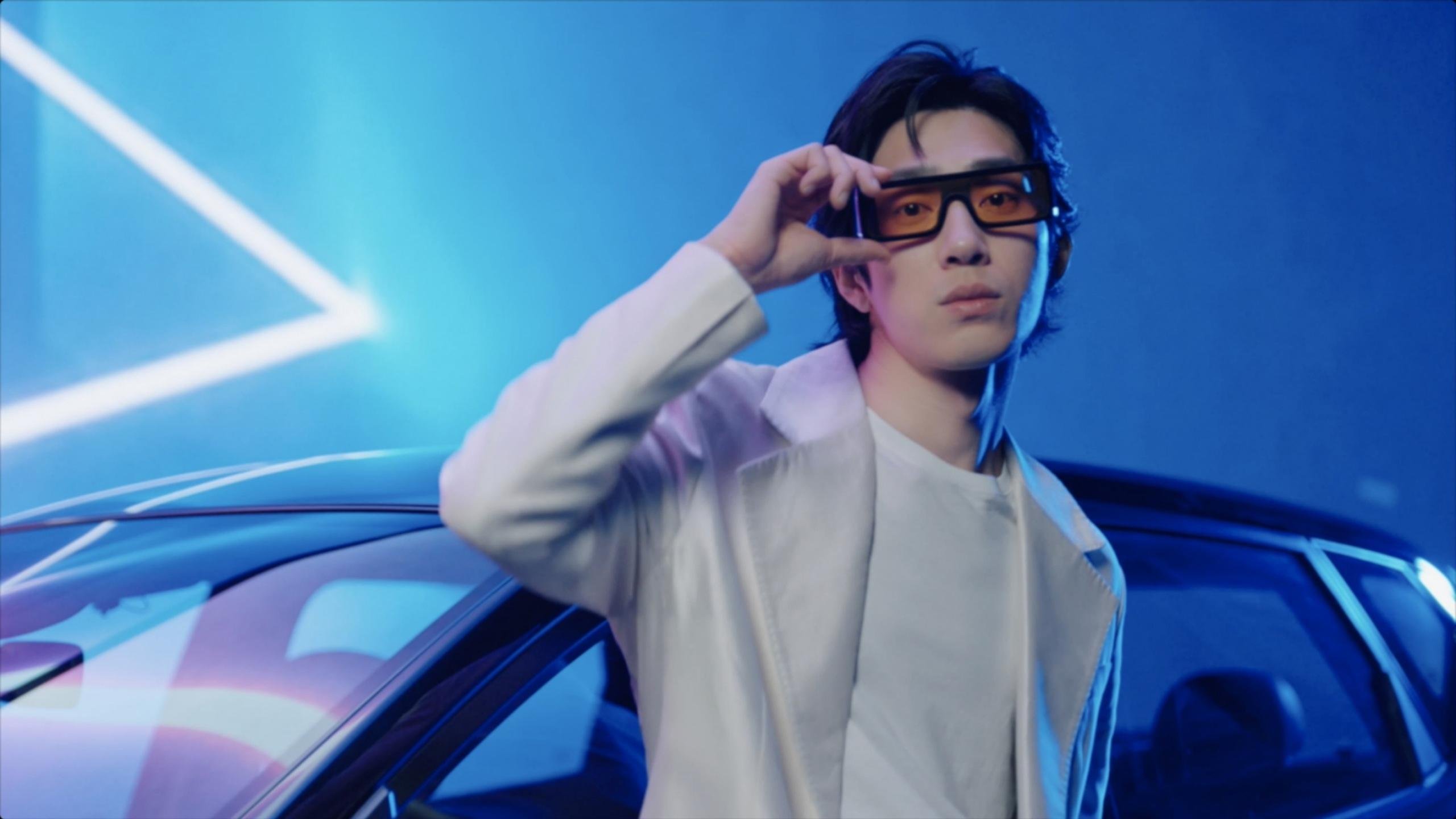 我理解您希望创作一篇融合这两个看似不同赛事元素的虚构文章。让我先提供几个创新的标题方案,随后根据您可能选择的标题进行深度创作