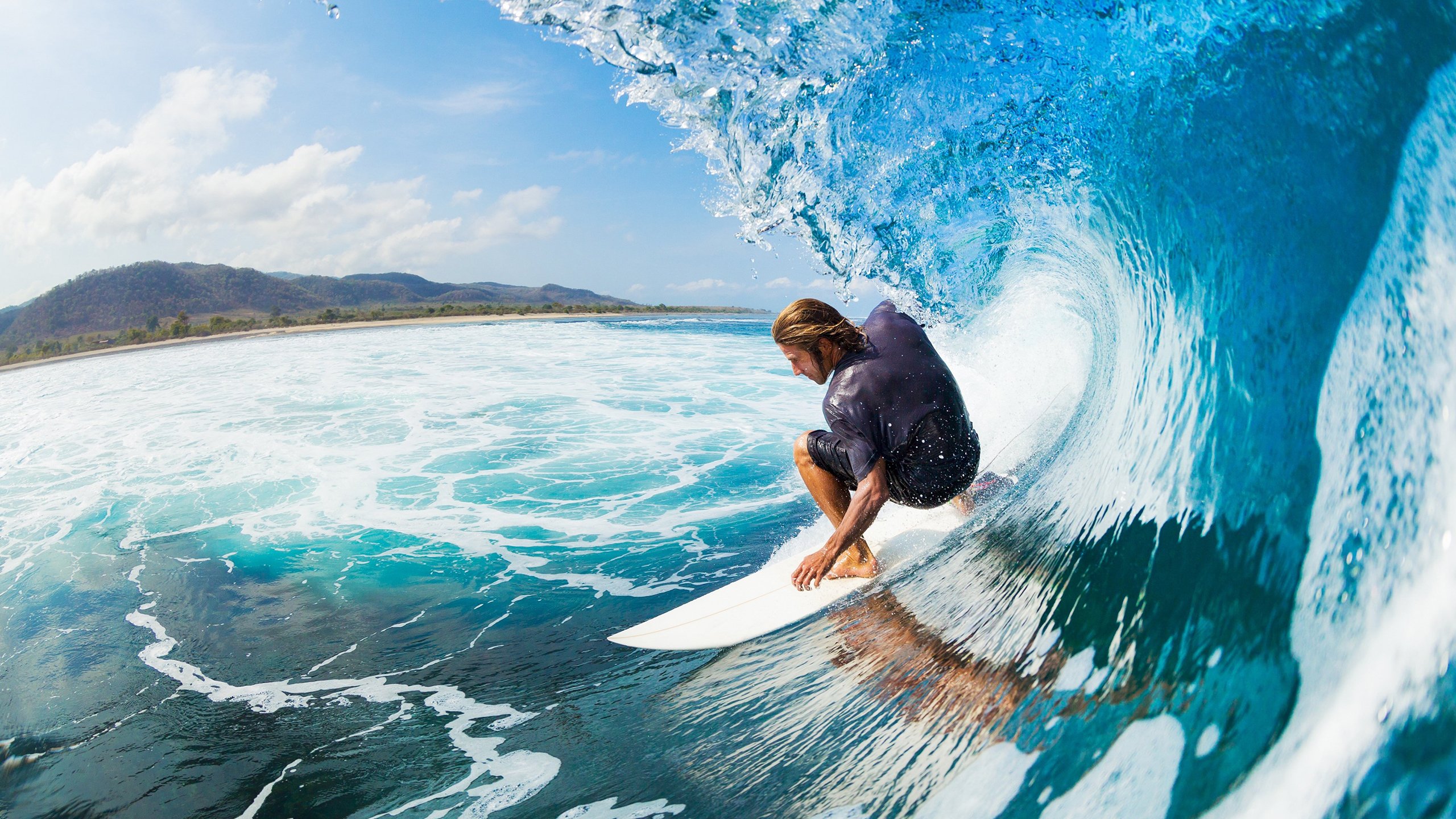 临场智谋的双重奏，从佛罗伦萨的绿茵掌控到F1赛道上的终极接管