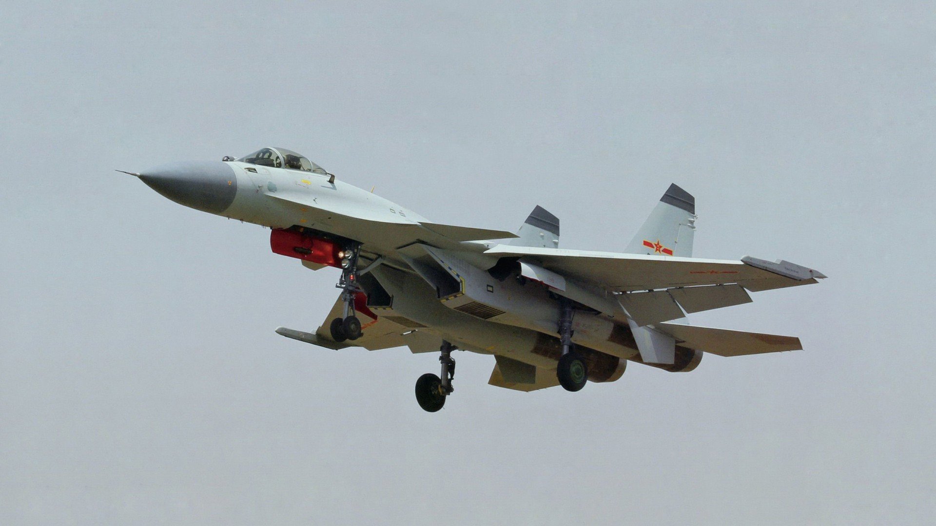 临场智谋的双重奏，从佛罗伦萨的绿茵掌控到F1赛道上的终极接管